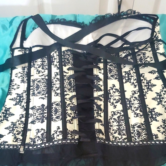 Damask Corset - Picture 2 of 5